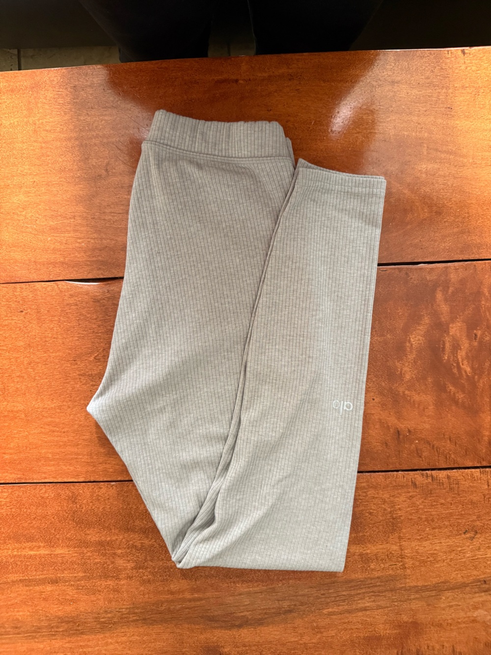 Alo High-Waist Ribbed 7/8 Leggings in heathered Gray